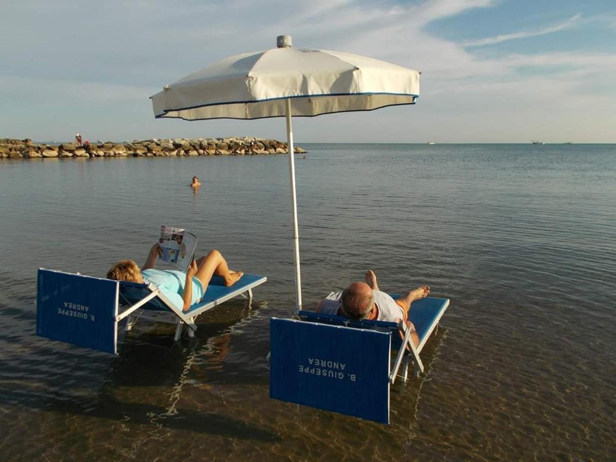 Hotel Villa Rosa Misano Adriatico Exterior photo