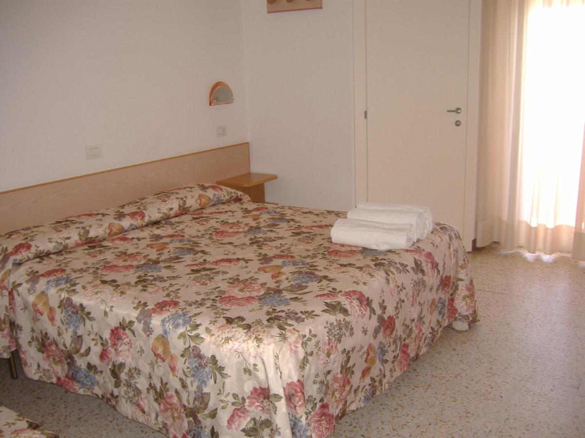 Hotel Villa Rosa Misano Adriatico Exterior photo