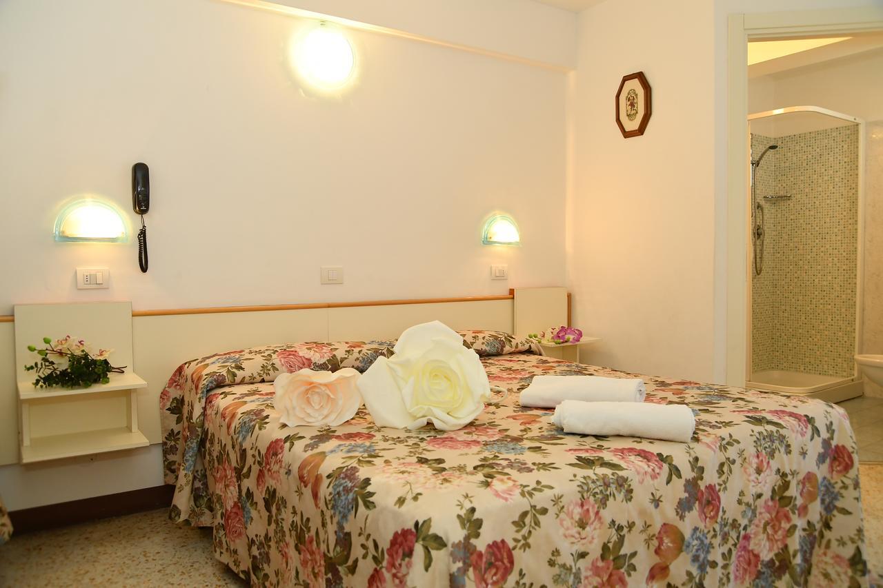 Hotel Villa Rosa Misano Adriatico Exterior photo